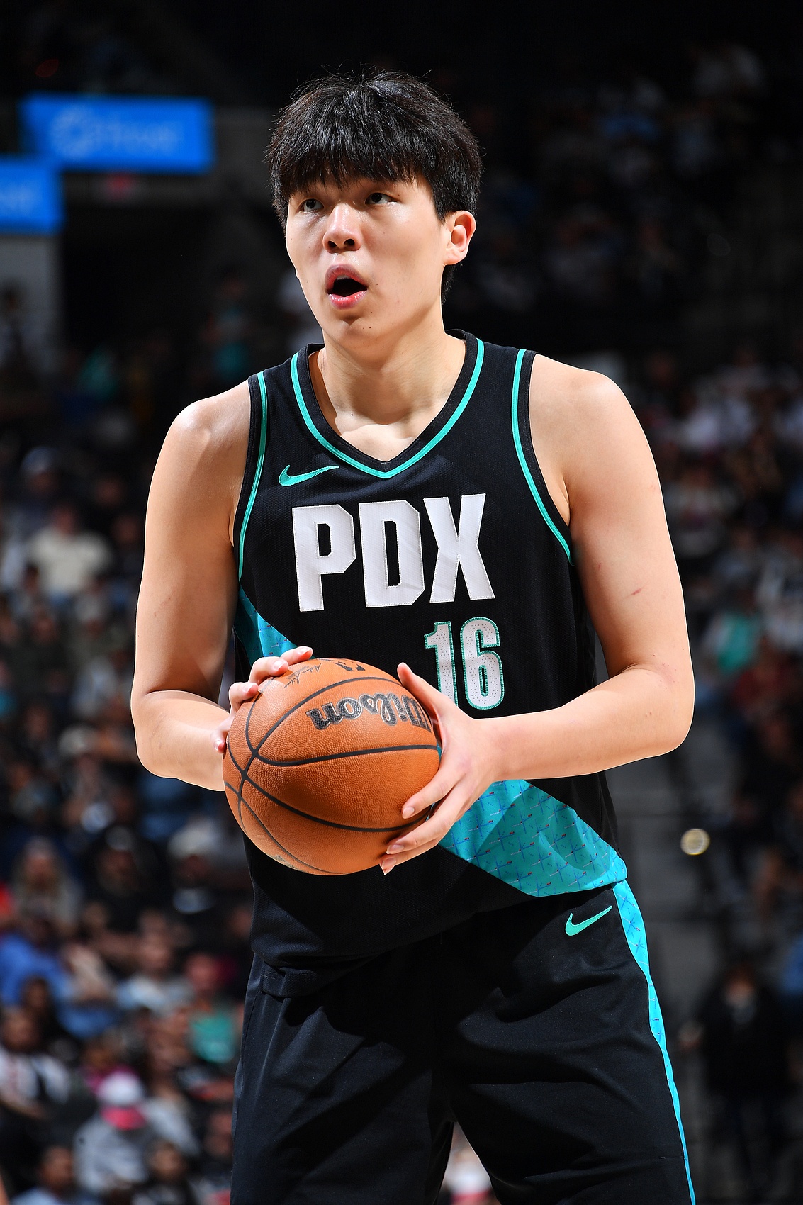 企鹅体育直播-媒体人：杨瀚森的3分球至今投得并不好 球队目前没机会给他去低位