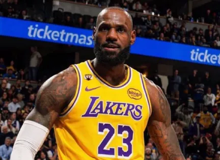 企鹅体育在线直播-湖媒：詹姆斯已从伤病名单中移除，明日对阵火箭可以出战