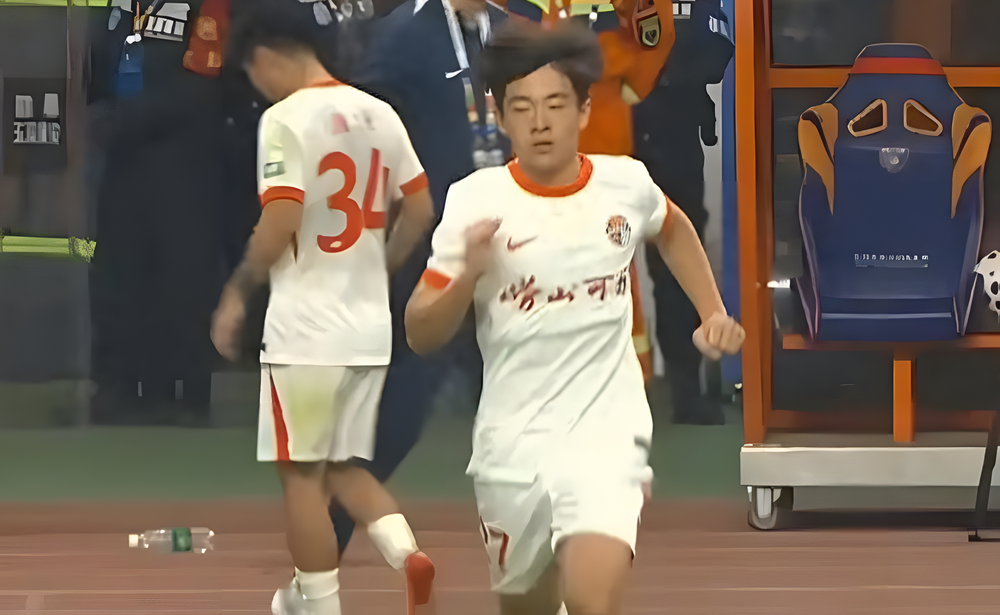 企鹅体育直播tv版 name=-“中超神童”被盯上了！南美球探：习惯低头带球，阅读比赛稚嫩