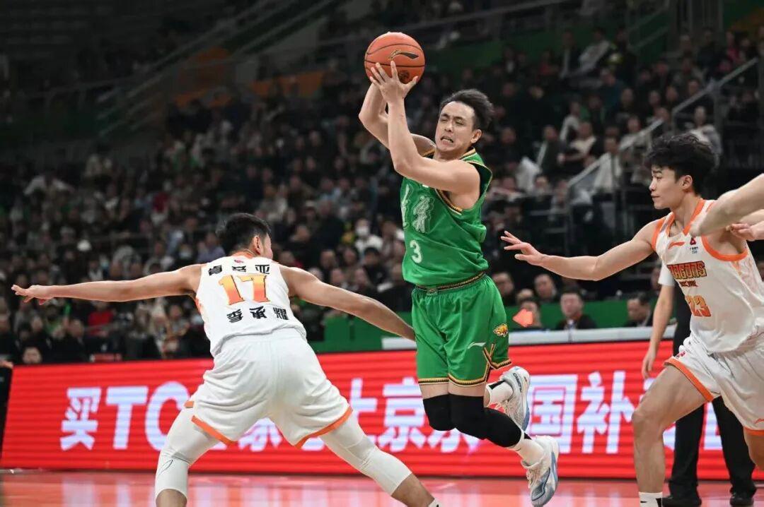 企鹅体育直播tv版 name=-CBA男篮动态更新！辽宁男篮vs江苏男篮，赛前带来辽宁男篮赵继伟、莱迪、李晓旭以及江苏男篮庞峥麟最新消息